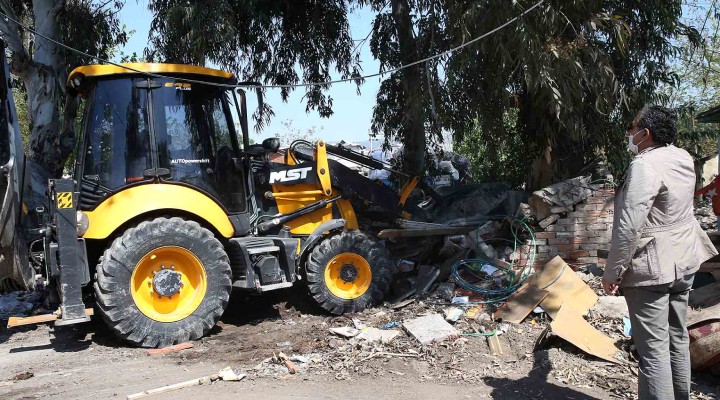 Karşıyaka'da hurdacı baskını