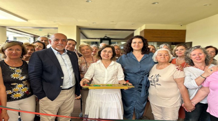 Karşıyaka'nın Bilge Çınarları'ndan cam altı boyama sergisi