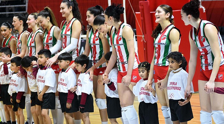 Karşıyaka voleybolda borçları kapattı