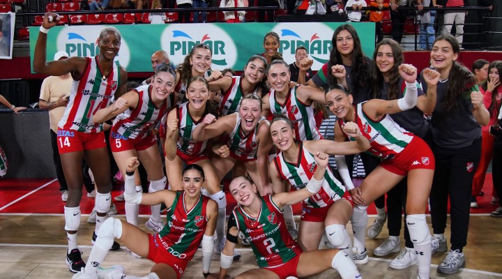 Karşıyaka voleybolda tam gaz zirvede!