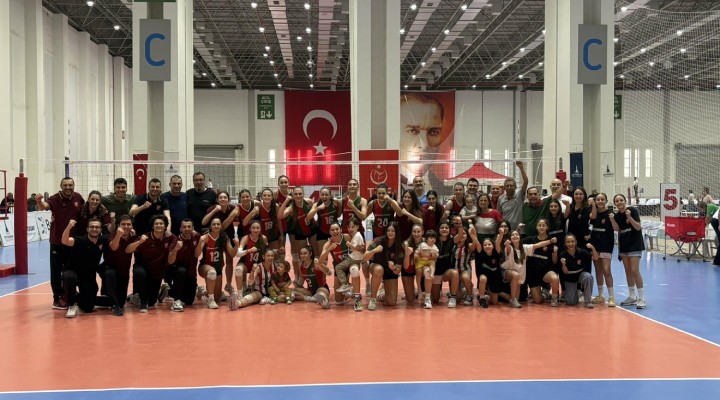 Karşıyaka'ya voleybolda çifte kupa