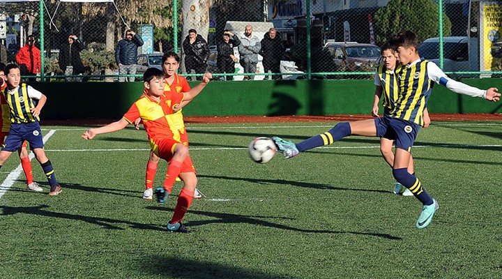 Karşıyaka'da futbol rüzgarı esti