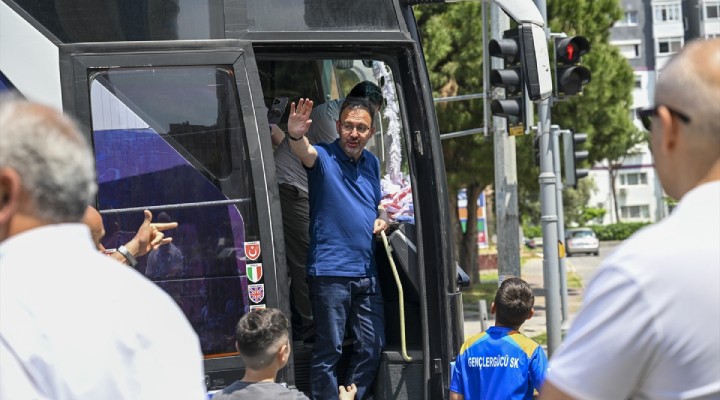 Kasapoğlu'ndan seçim otobüsüyle İzmir turu!