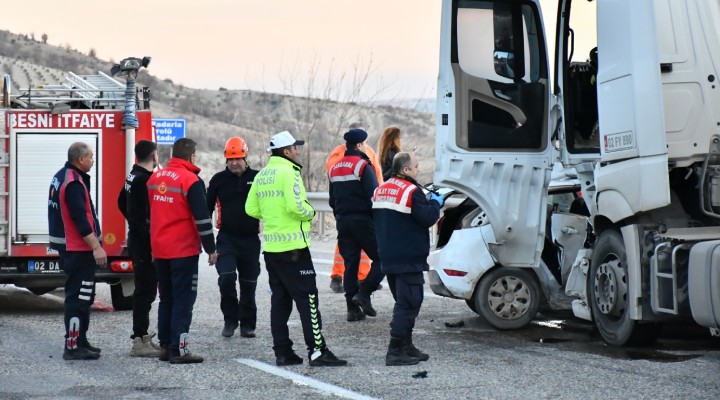 Katliam gibi kaza: 4 ölü, 3 yaralı!