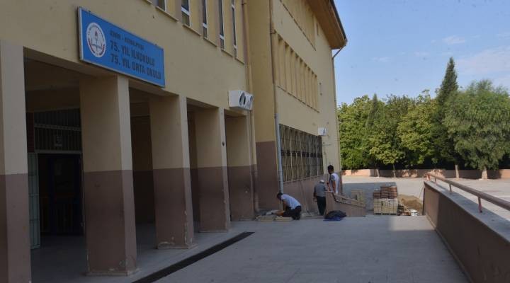 Kemalpaşa Belediyesi'nden okullara tadilat
