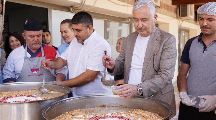 Kemalpaşa'da aşure bereketi paylaşıldı!