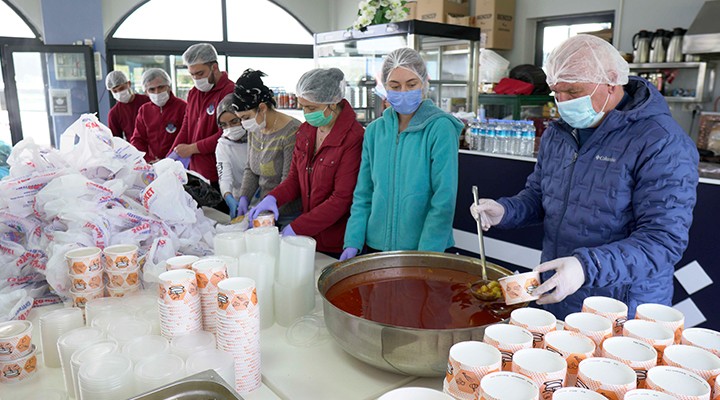 Kemalpaşa'da korona hastalarına sıcak yemek