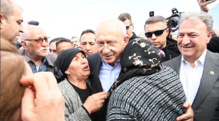 Kılıçdaroğlu Başkan İduğ ile Bornova Belediyesi'nin çadır kentinde