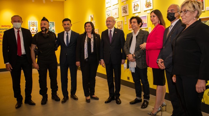 Kılıçdaroğlu, Kuşadası'nda sanat galerisi açtı!