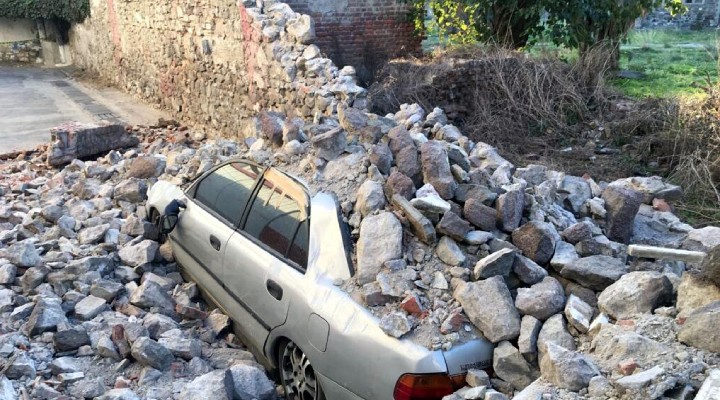 Konak'ın o mahallesinde deprem enkazı unutuldu