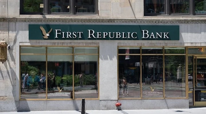 Kriz sürüyor... Bir banka daha kurtarıldı!