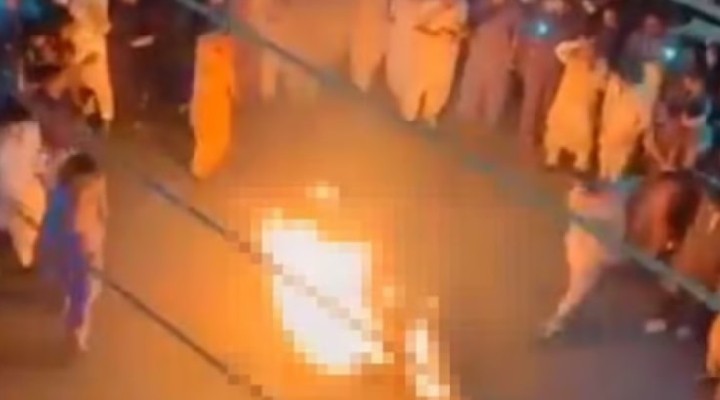 Kuran'a hakaret ettiği gerekçesiyle turisti diri diri yaktılar!