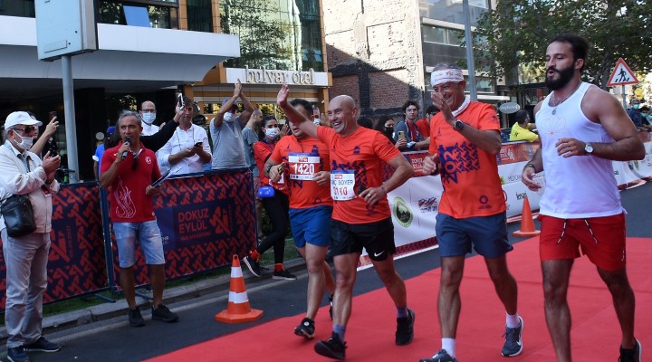Kurtuluşun 100. yılında İzmir Maratonu'na rekor başvuru!