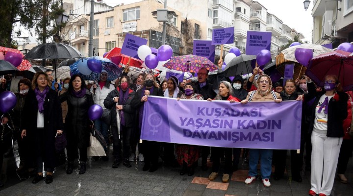 Kuşadalı kadınlar omuz omuza 8 Mart'a hazırlanıyor