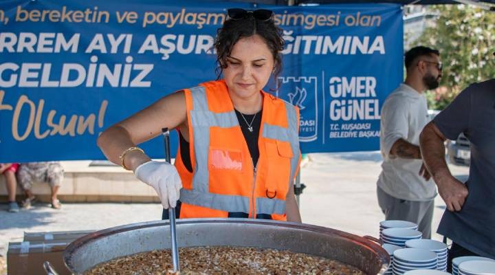 Kuşadası Belediyesi aşure bereketini 6 bin kişi ile paylaştı