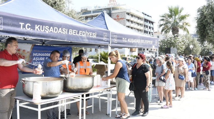 Kuşadası Belediyesi, aşure bereketini 8 bin kişiyle paylaştı!