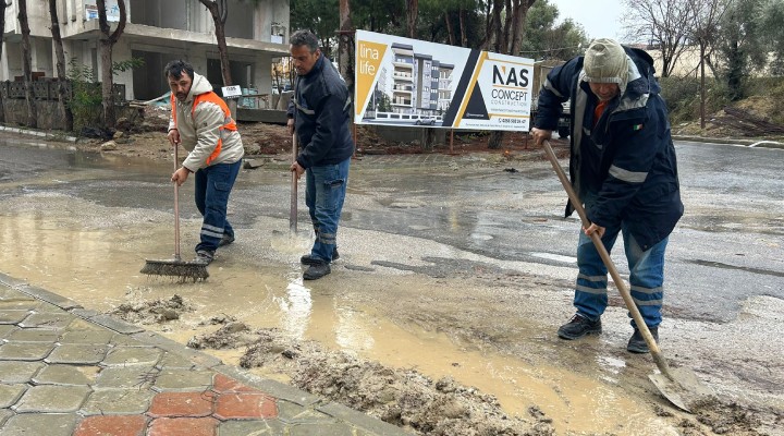 Kuşadası Belediyesi ekiplerinden sağanak mesaisi!