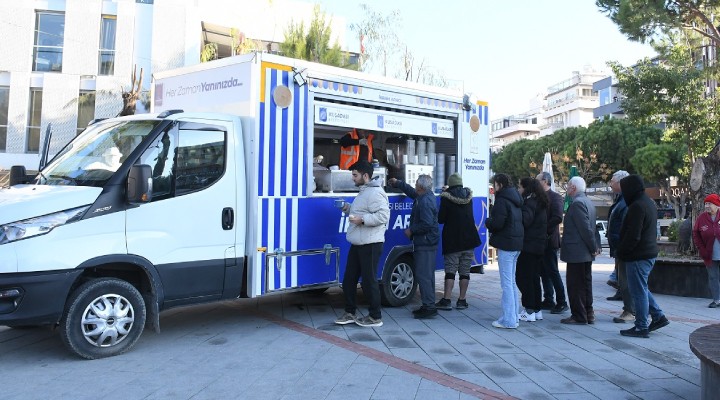 Kuşadası Belediyesi'nden soğuk havalarda sıcak ikram!