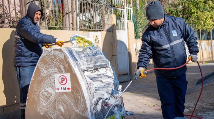 Kuşadası Belediyesi’nden ‘Burç Sokak’ta detaylı temizlik çalışması