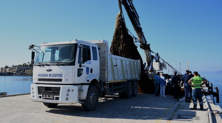 Kuşadası Körfezi'nden 5 ton hayalet ağ çıkarıldı!