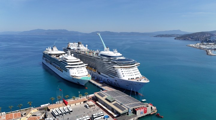 Kuşadası'na 2 gemiyle 8 bin 507 turist geldi