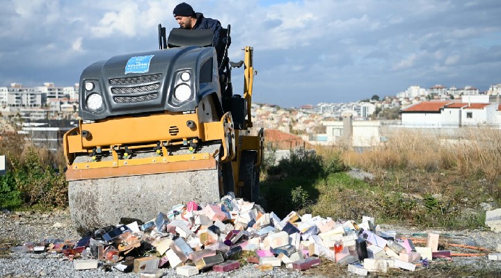 Kuşadası'nda 5 bin 751 adet sahte parfüm imha edildi!