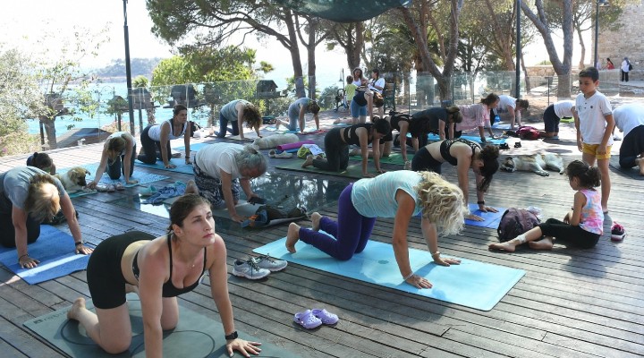 Kuşadası'nda Dünya Yoga Günü etkinliği!