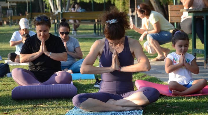 Kuşadası'nda Dünya Yoga Günü etkinliği!