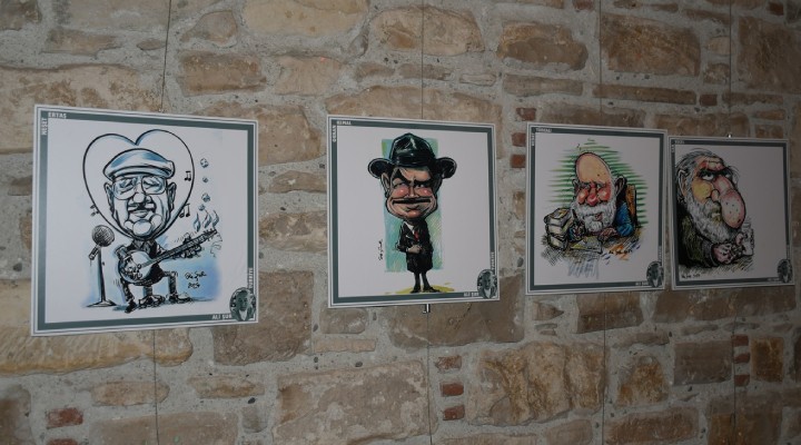 Kuşadası'nda Uluslararası Portre Karikatürleri Sergisi açıldı