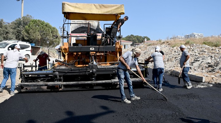 Kuşadası'nda asfalt seferberliği Kadınlar Denizi Mahallesi'nde sürüyor!