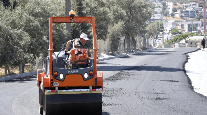 Kuşadası'nda asfalt seferberliği sürüyor!