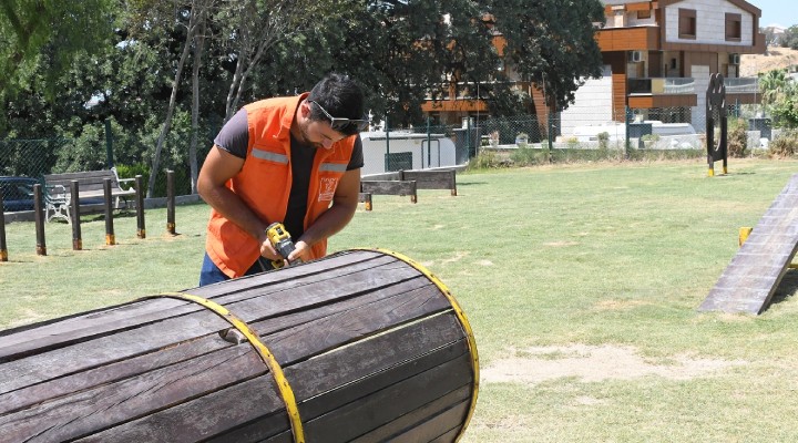 Kuşadası'nda can dostların parklarına özel bakım!