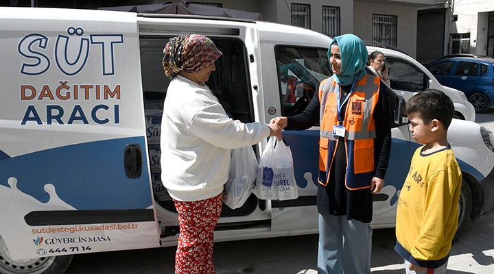 Kuşadası'nda çocuklar lıkır lıkır süt içiyor