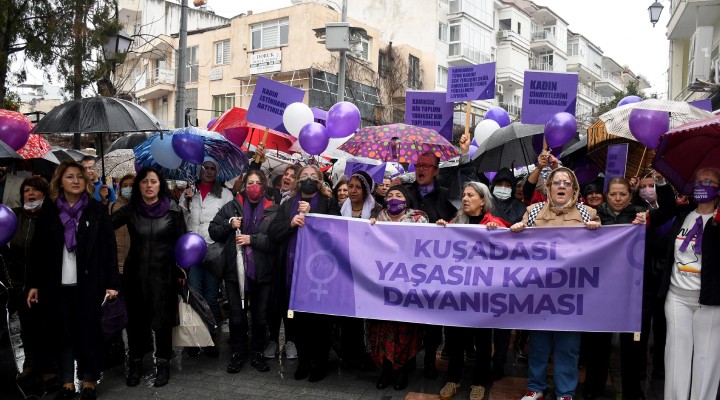 Kuşadası'nda coşkulu 8 Mart kutlaması!