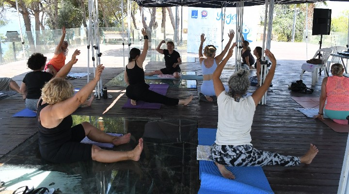 Kuşadası'nda dünya yoga günü kutlandı
