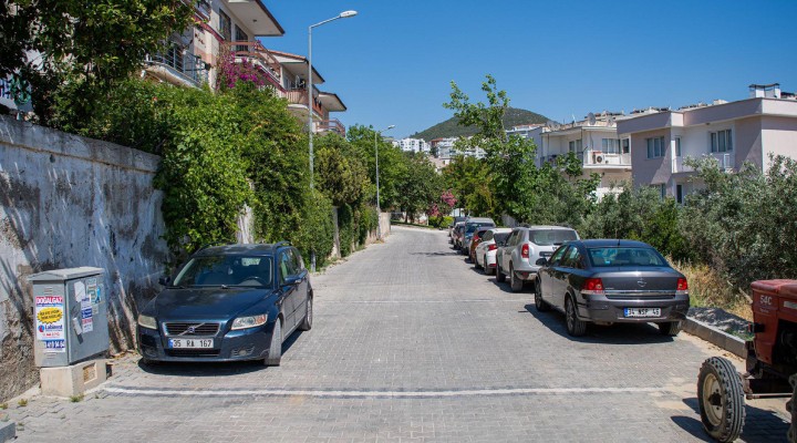 Kuşadası'nda kesintisiz yol mesaisi!