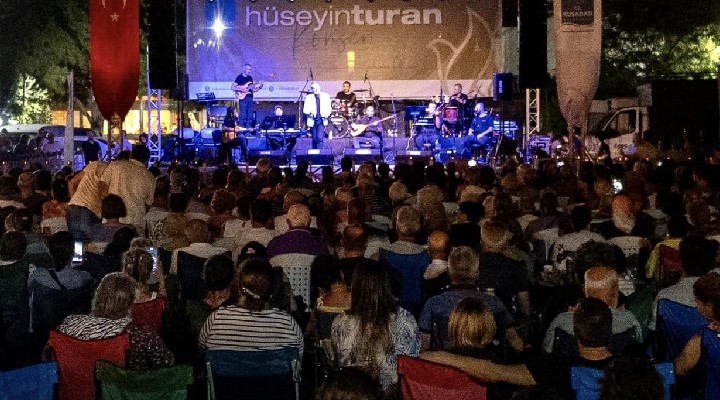 Kuşadası'nda yaz akşamları konserlerle şenleniyor