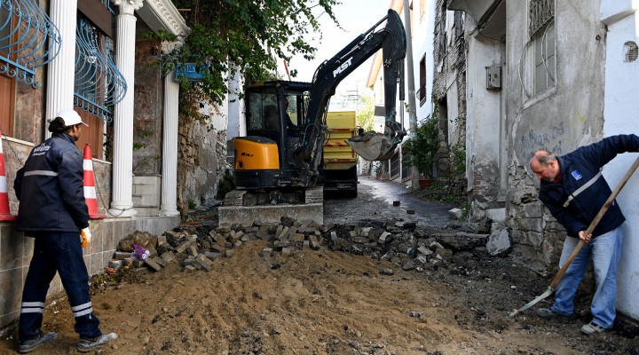 Kuşadası'nda yenileme sırası Aslanlar Caddesi'nde!