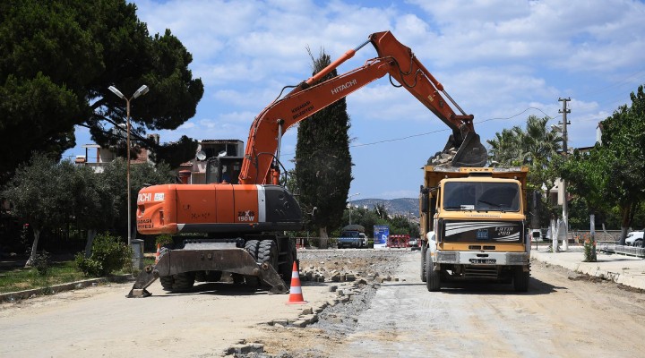 Kuşadası'nda yol yapım seferberliği!