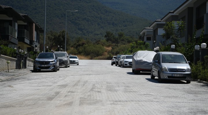 Kuşadası'nda yol yapım seferberliği sürüyor!