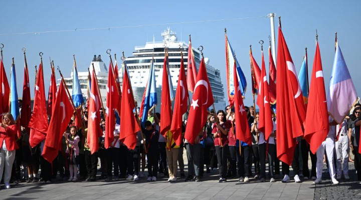 Kuşadası'nı Cumhuriyet Bayramı coşkusu sardı!