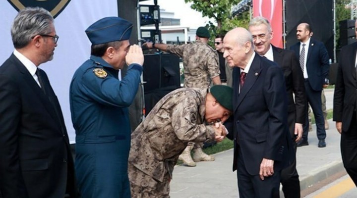 MHP'den ''el öpme'' açıklaması!