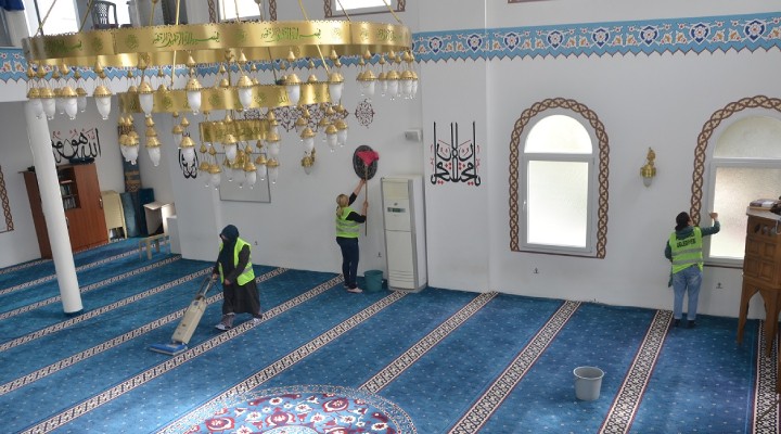 Menderes'te camilerde Ramazan temizliği!
