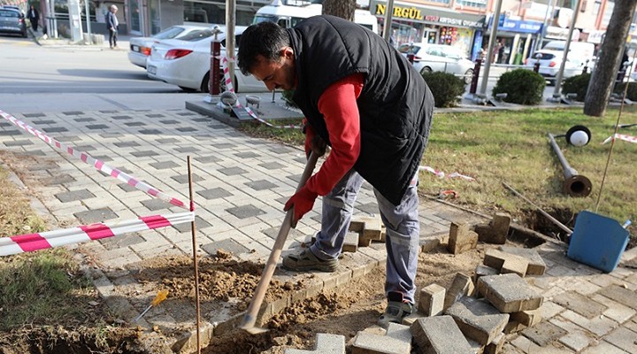 Menderes'te elektrik tesisatları yenileniyor