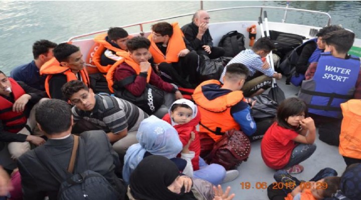 Menderes ve Dikili'de 69 kaçak göçmen yakalandı
