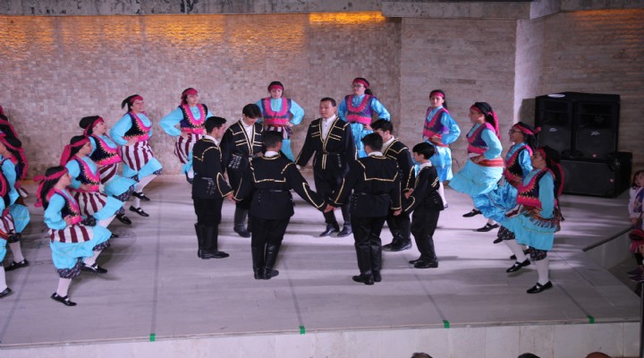 Menderes'te halk dansları coşkusu