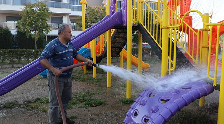 Menderes'te parklar dezenfekte edildi