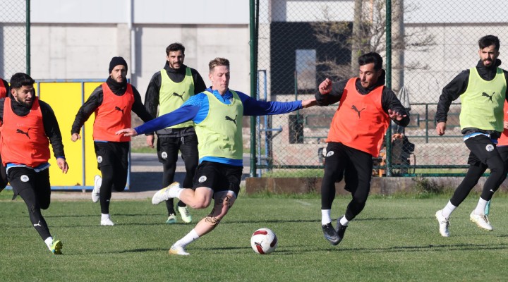 Menemen FK Arnavutköy'ü ağırlıyor