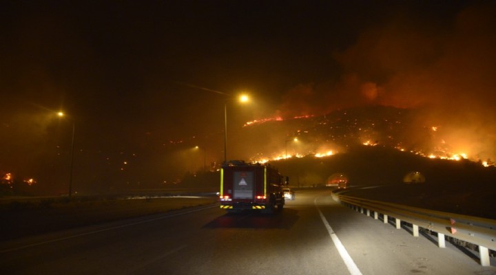 Mersin'deki orman yangını sürüyor!