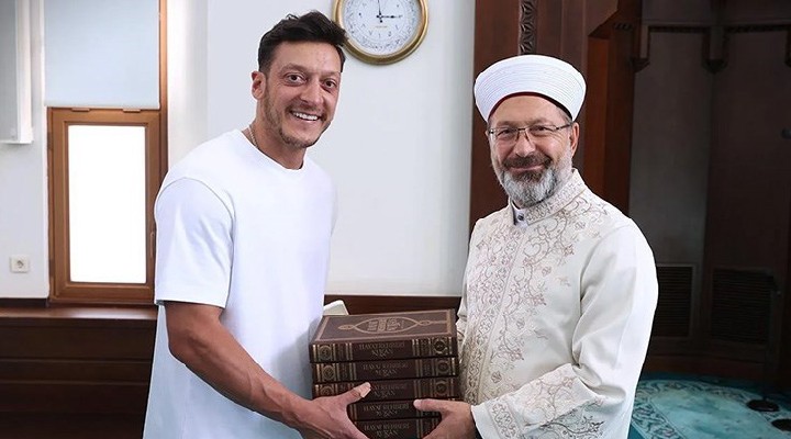 Mesut Özil, Diyanet İşleri Başkanı Erbaş'la buluştu